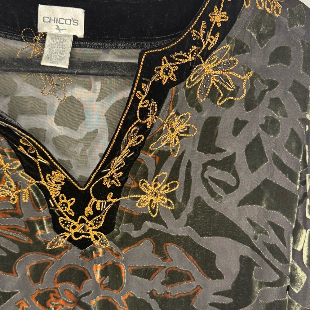 Chico’s Embroidered Velvet Burnout Tunic Top | Black Floral | Size 1 (M/8–10) - Picture 4 of 6